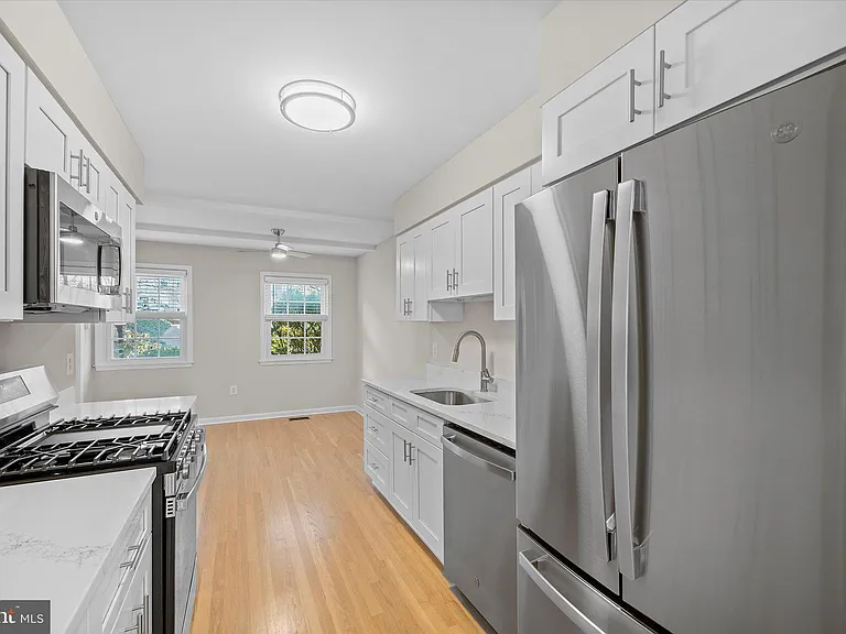 3221 Adams Ct — Photo 7