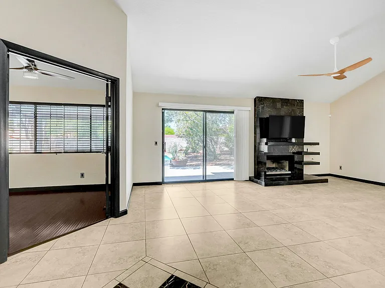 538 Lambeth Ct — Photo 7