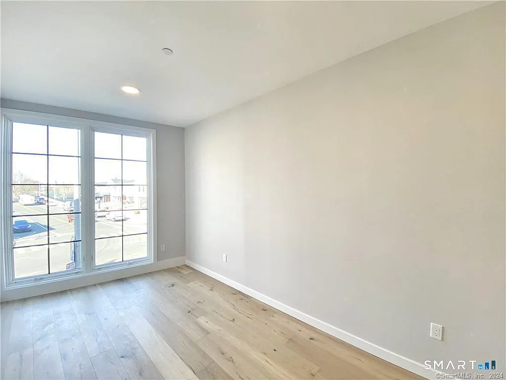 Studio, 1.0 bath, 325 sqft, $1,575 — Photo 2