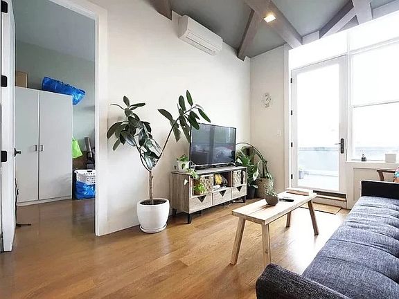 2nd image of 537 Park Pl APT 4