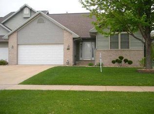 110 Alwine Ct, Hiawatha, IA 52233