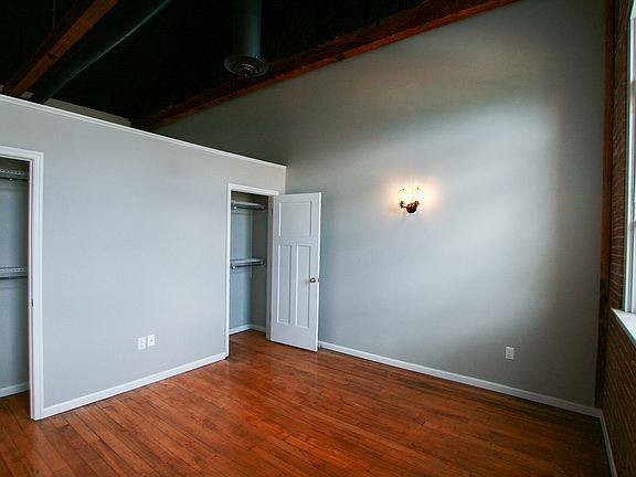 3rd image of 632 N College St #307