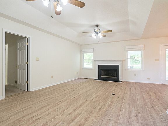 5th image of 185 Weatherly Woods Dr