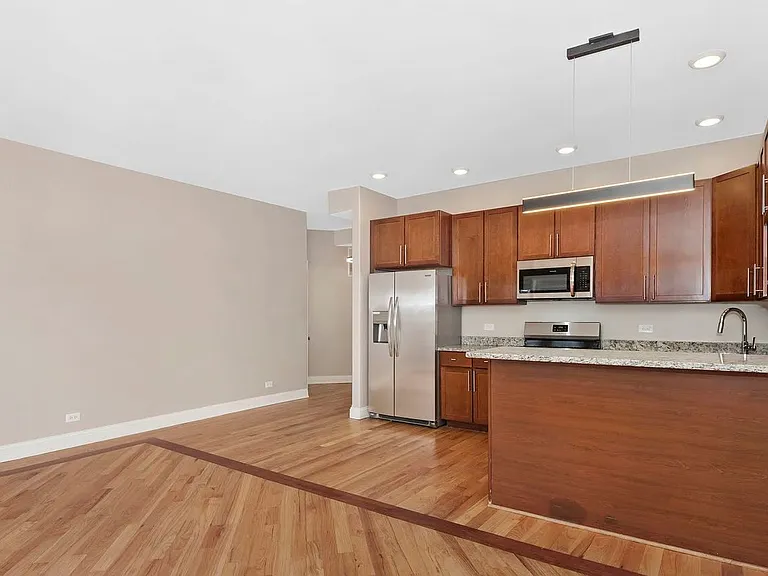 535 E 43rd St #3W — Photo 4