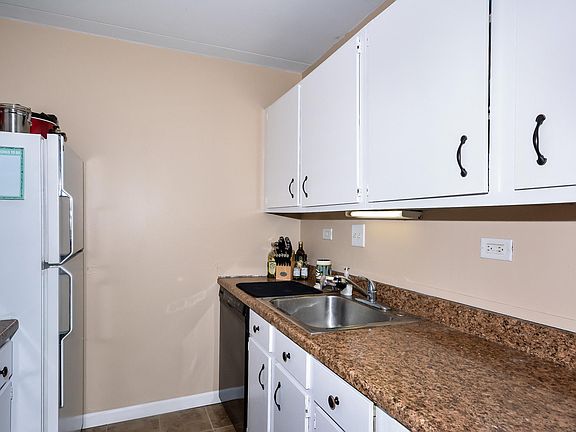 5th image of 338 W Miner St APT 3A