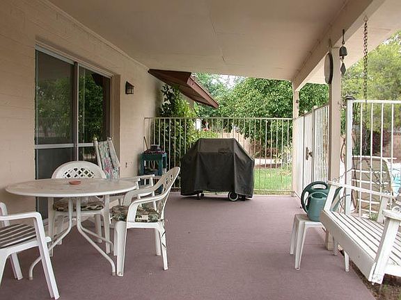 Newly carpeted patio, perfect of entertaining