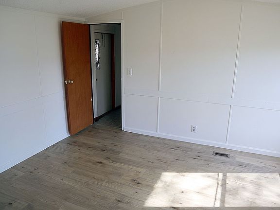 2nd image of 3242 Idlewild Dr