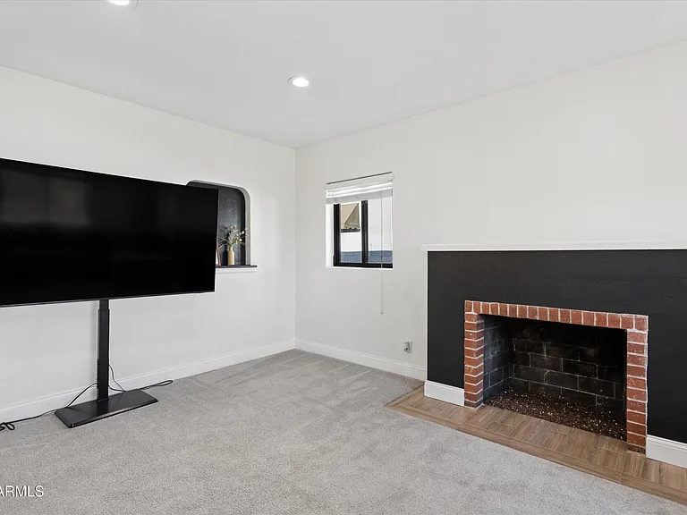 926 W Moreland St — Photo 6