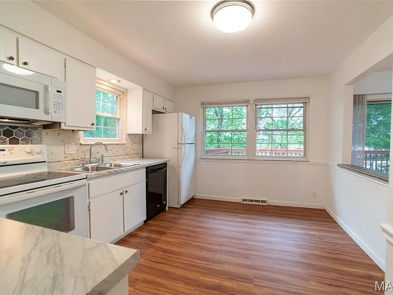 1226 Wissmann Dr — Photo 6
