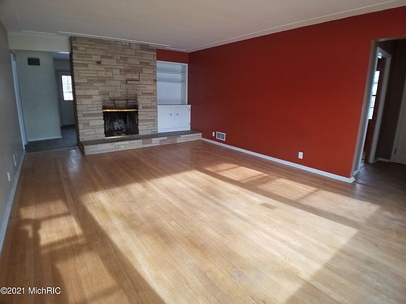 5th image of 1465 Millbank St SE