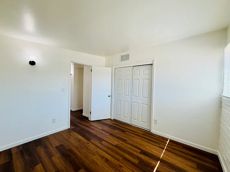 The Derby Apartments — Photo 33