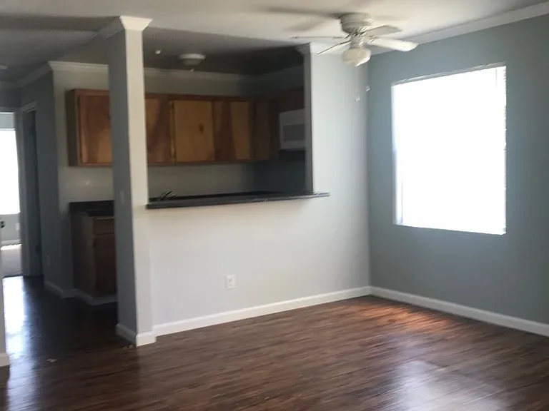 Pioneer Apartments — Photo 8