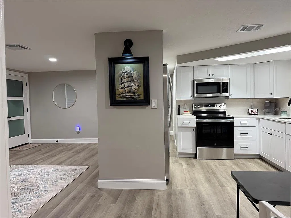 2 bed, 1.0 bath, 1080 sqft, $1,875 — Photo 3