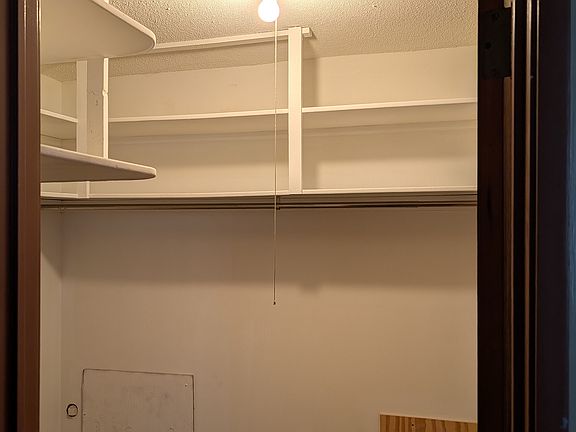 Storage closet (by entry)