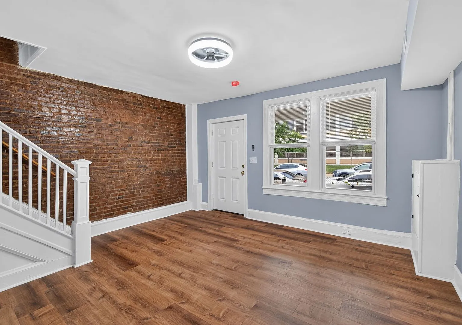 Newly Renovated 4 Bedroom Rowhome with All Utilities Included in Kingman Park — Photo 3