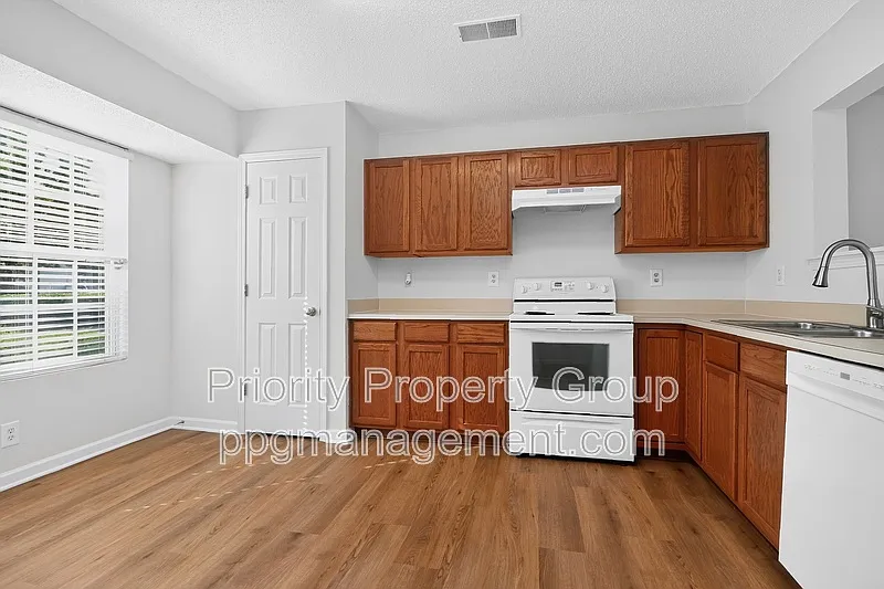 3 bed, 2.5 bath, 1500 sqft, $1,775 — Photo 4