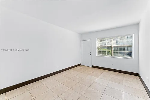 551 NE 62nd St #6 Photo 1