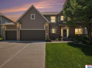 17123 Grant St, Omaha, NE 68116