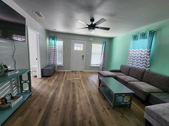 5th image of 134 E 13th Ave