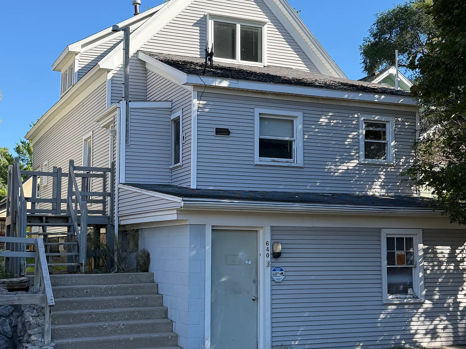4 bed, 1406 sqft, $2,800 — Photo 2