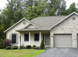 2A Red Maple Ln, Halfmoon, NY 12065