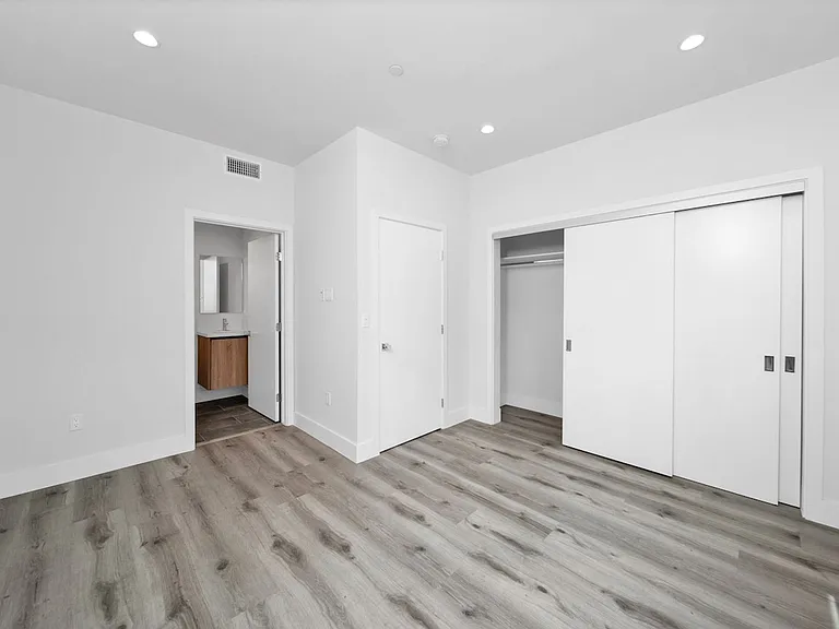 11522 Emelita Property LLC — Photo 39