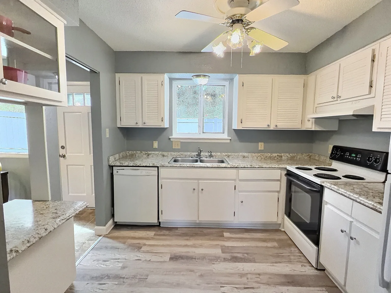 2 bed, 2.5 bath, 1190 sqft, $1,500 — Photo 3