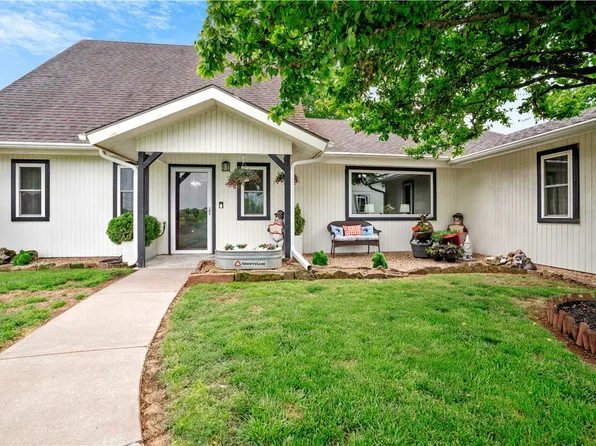 1824 N Pershing St, Fayetteville, AR 72704