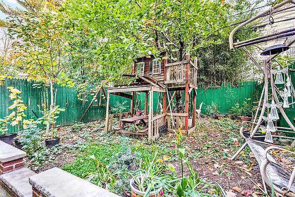 Sold by Mitra Hakimi Realty Group, LLC | media 21