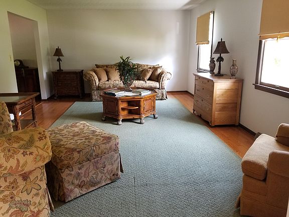 5th image of 9 Timberlane Dr