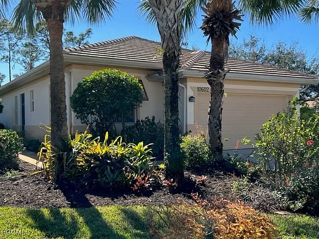 2 bed, 2.0 bath, 1690 sqft, $5,500 — Photo 2