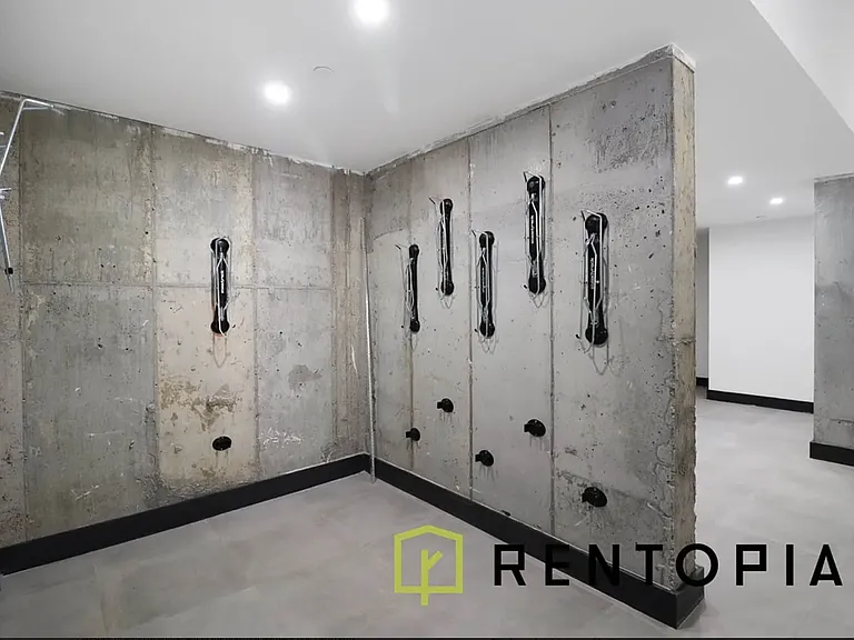 228 Berry St #7R — Photo 19
