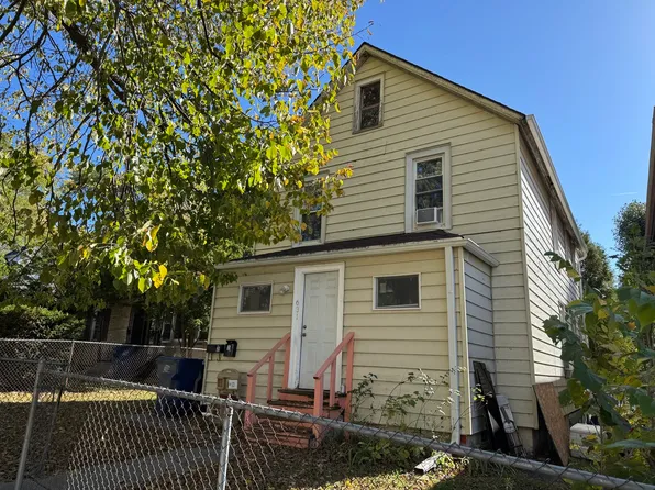 631 8th St, Waukegan, IL 60085