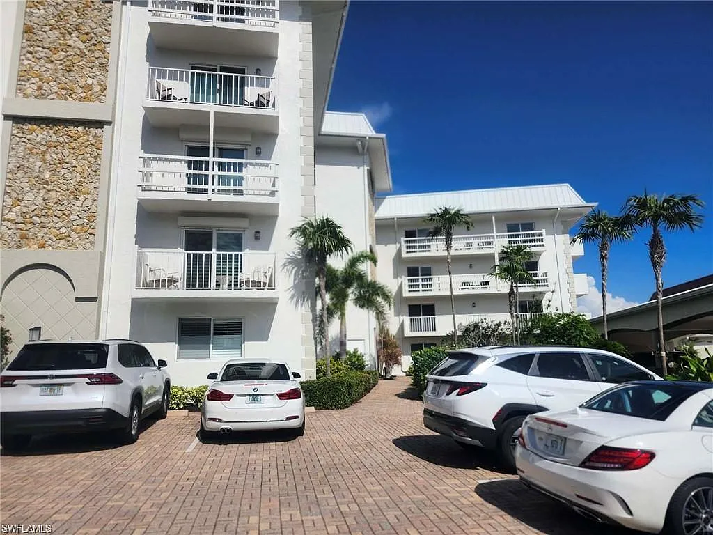 2 bed, 2.0 bath, 1131 sqft, $7,500 — Photo 2