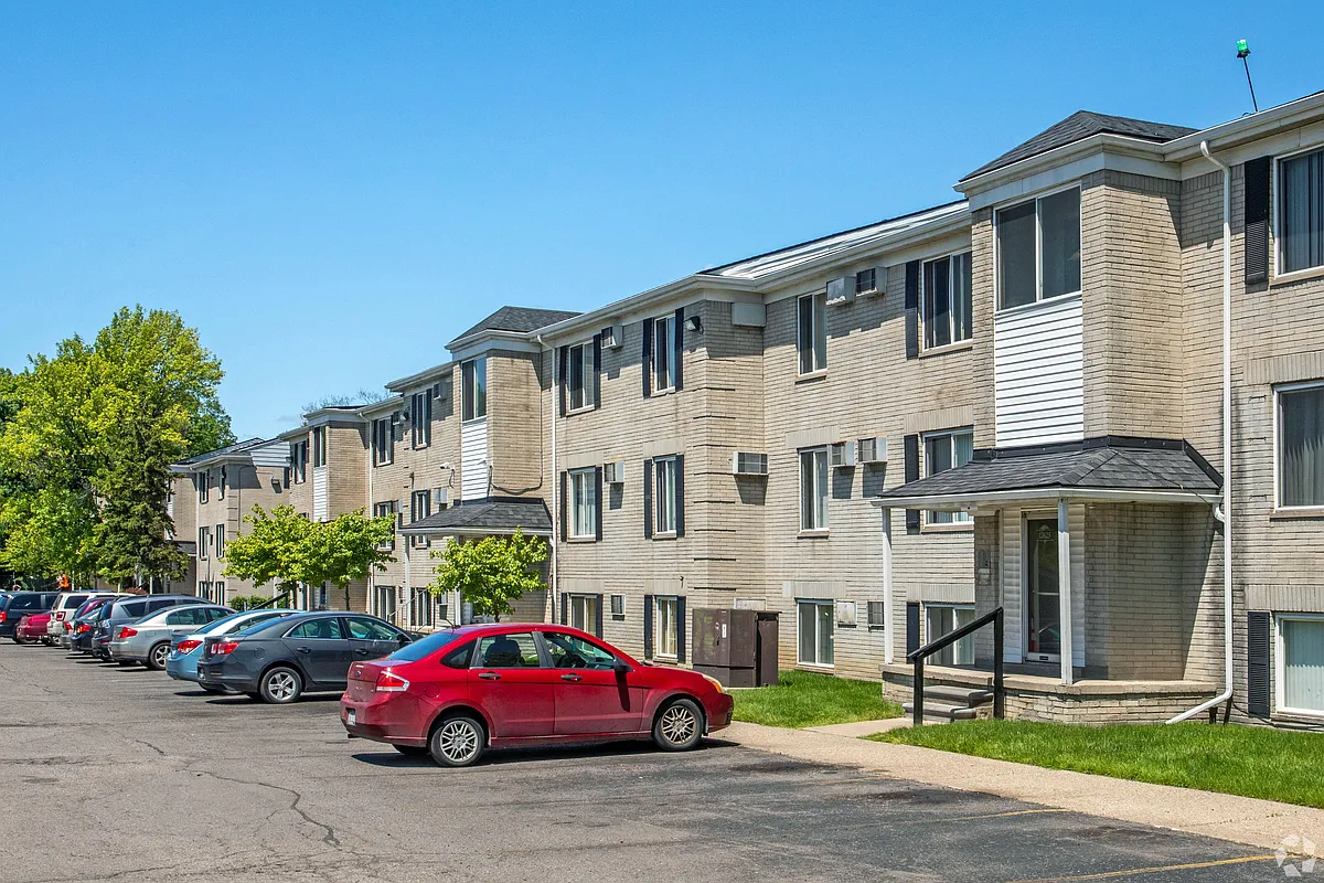 Building Photo - 12645 Memorial St #302