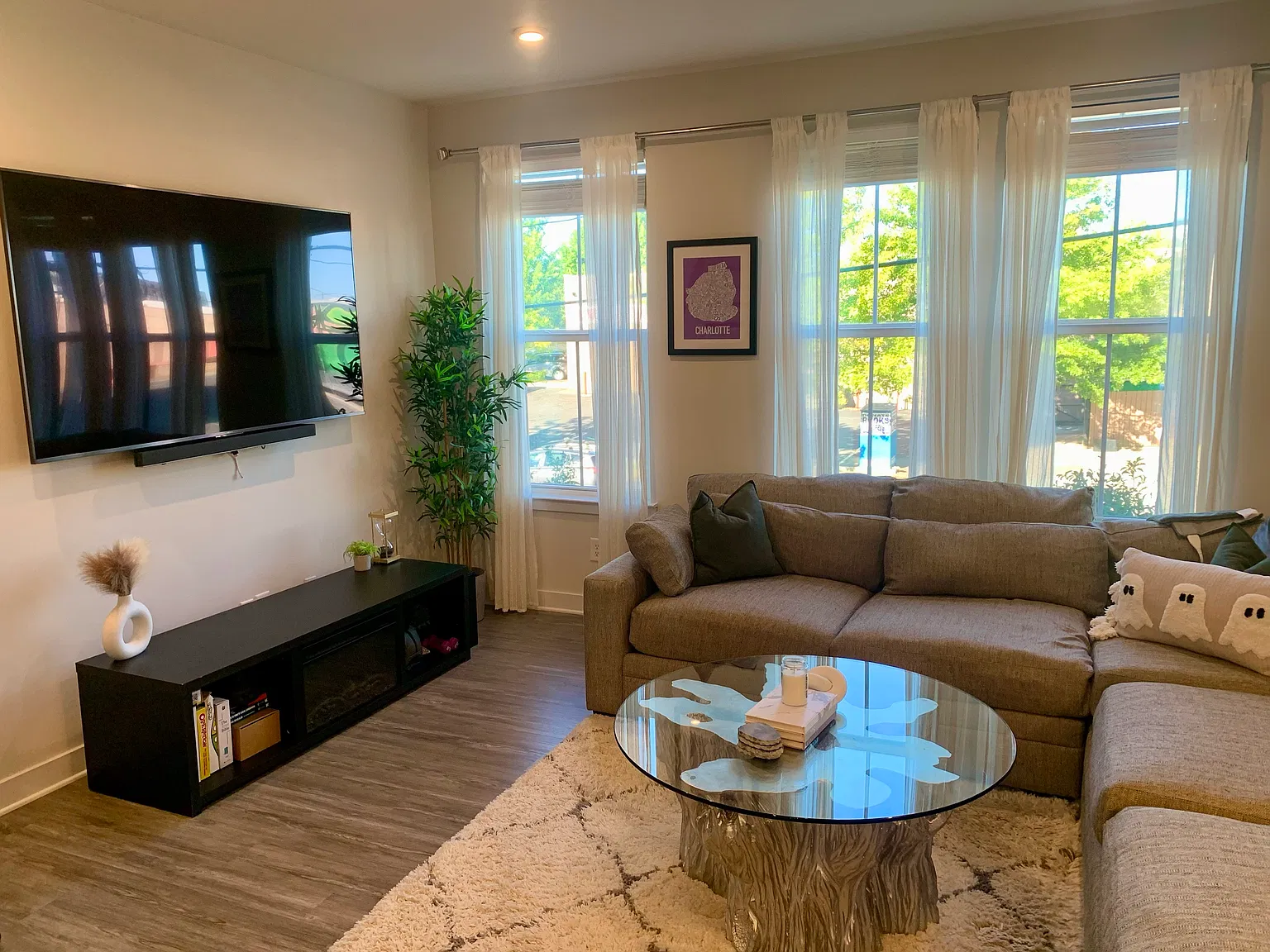 3 bed, 3.5 bath, 1624 sqft, $3,100 — Photo 2