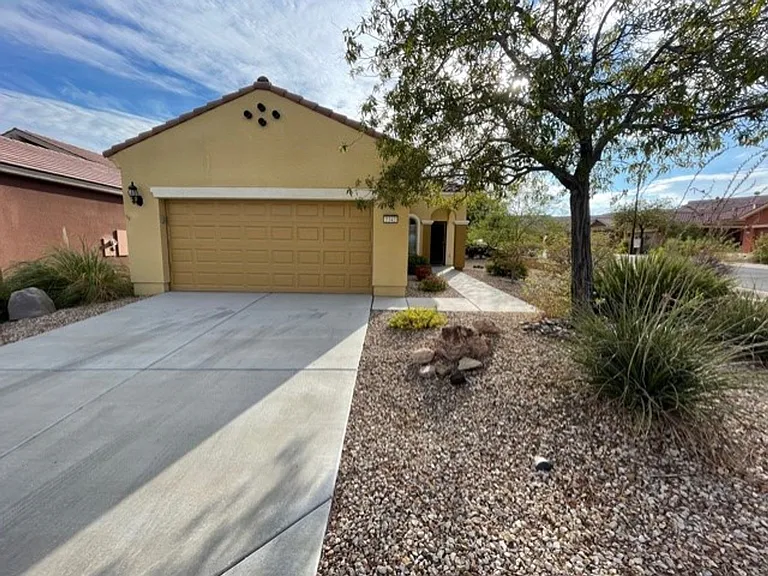 1342 Springdale Ln — Photo 1