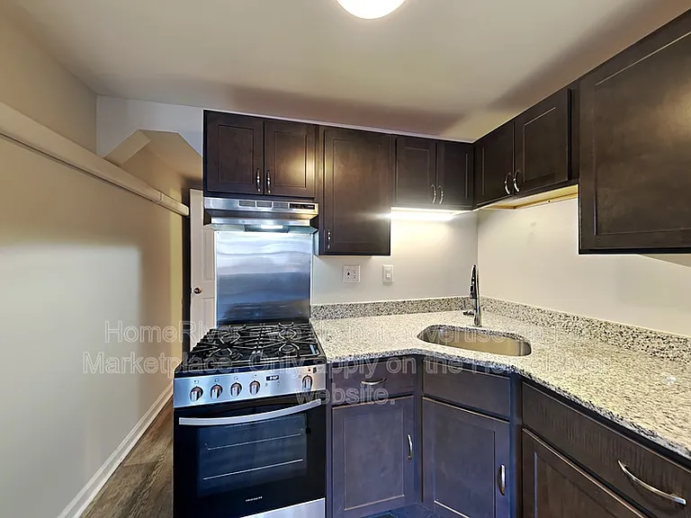 1107 N 2nd St #4 — Photo 4