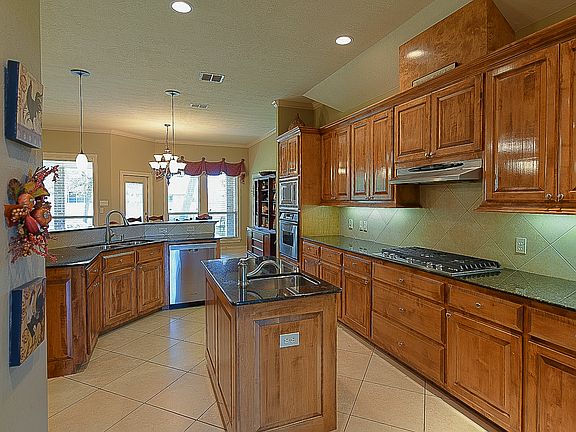 4th image of 906 Royal Adelade Dr