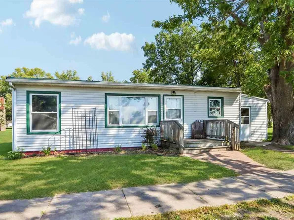 765 E Washington St, Marengo, IA 52301
