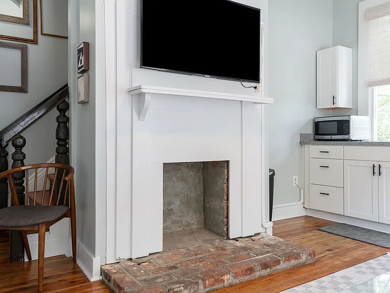 1900 Calvert Street — Photo 5