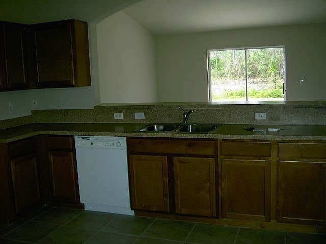 2nd image of 924 Winters St E