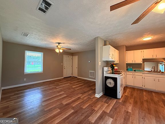 4th image of 500 Oak Way