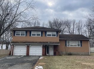 24 Sunset Dr, Whippany, NJ 07981