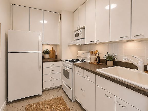 2nd image of 150 E 18th St APT 2L