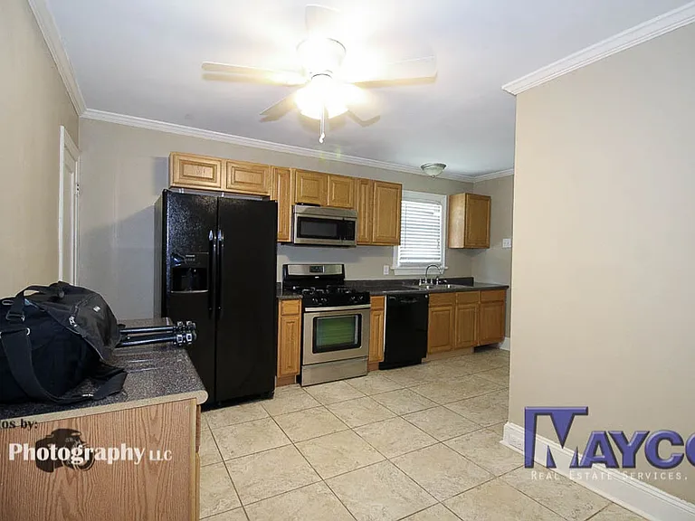 656 Kirby Pl — Photo 2