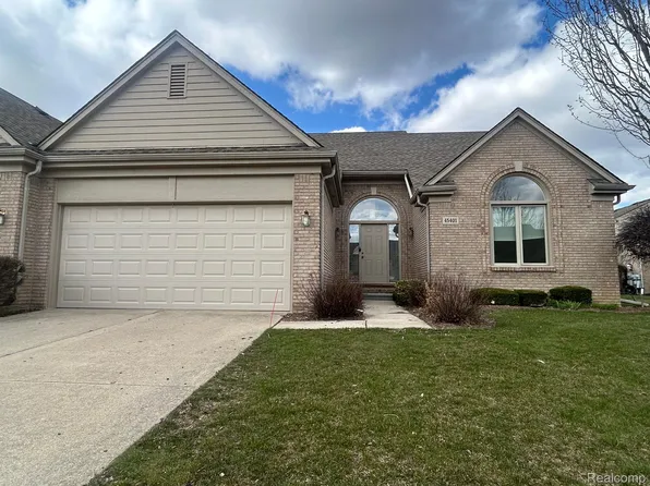 45401 Diamond Pond Dr, Macomb, MI 48044