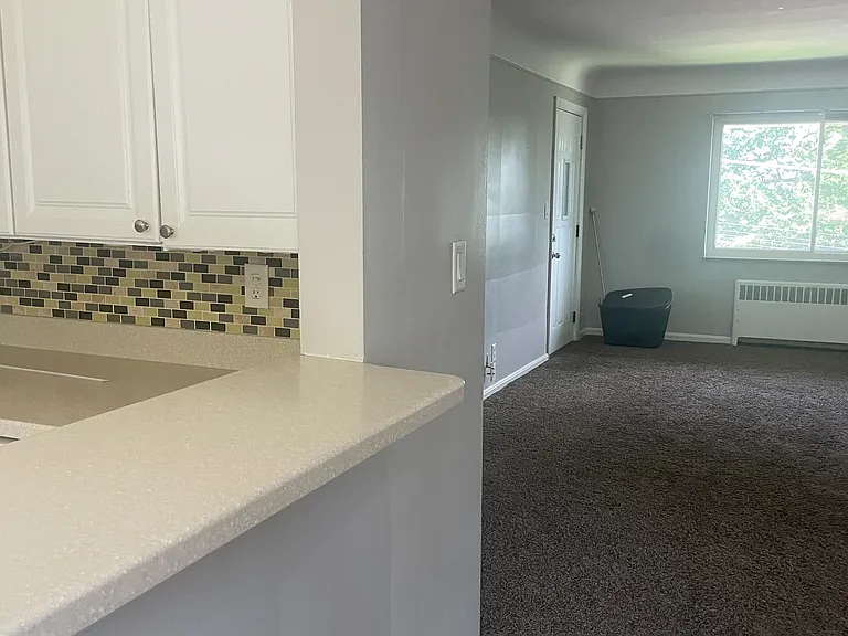1727 Sutton Ave — Photo 5