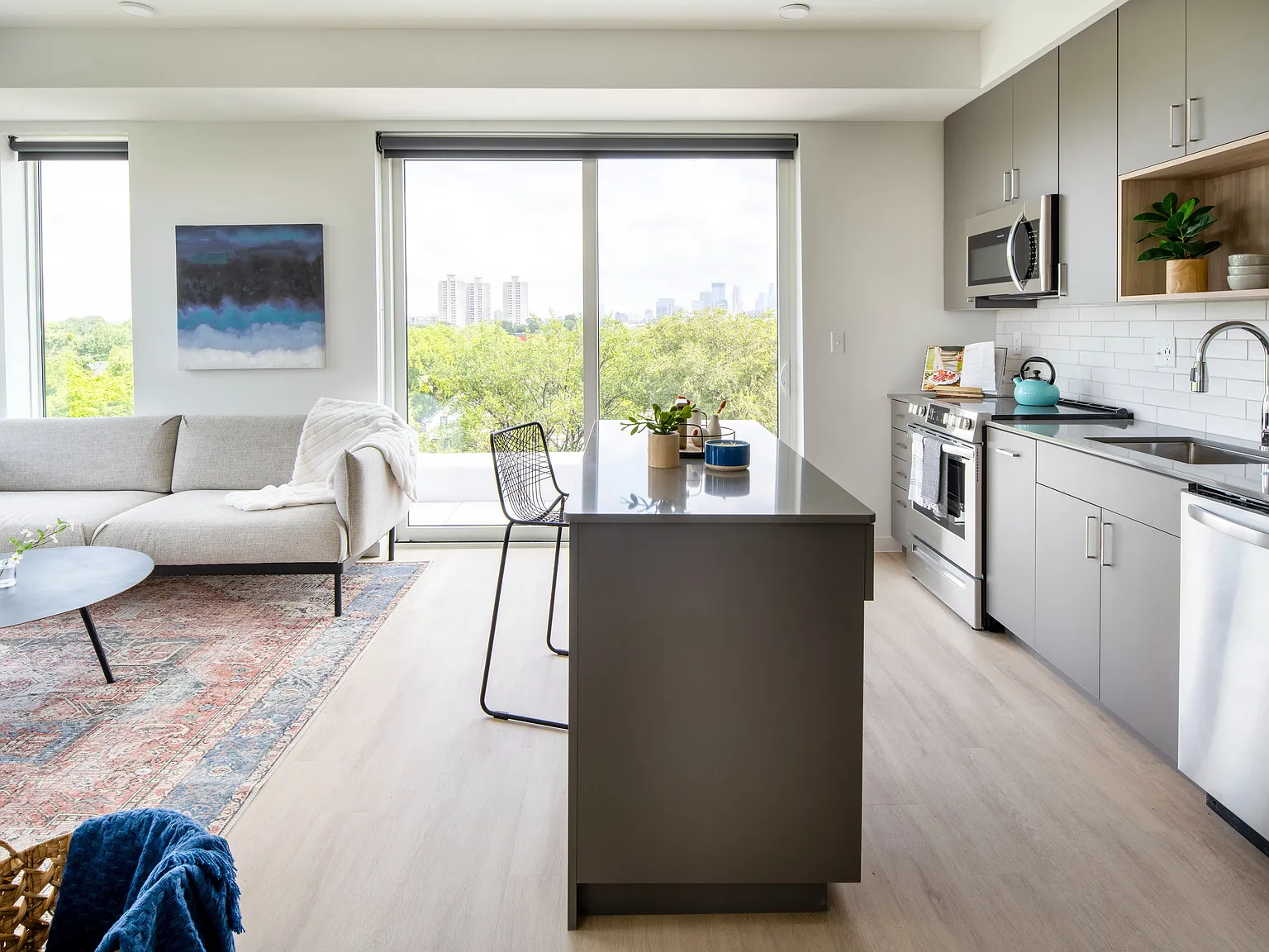 Akin Apartments — Photo 2