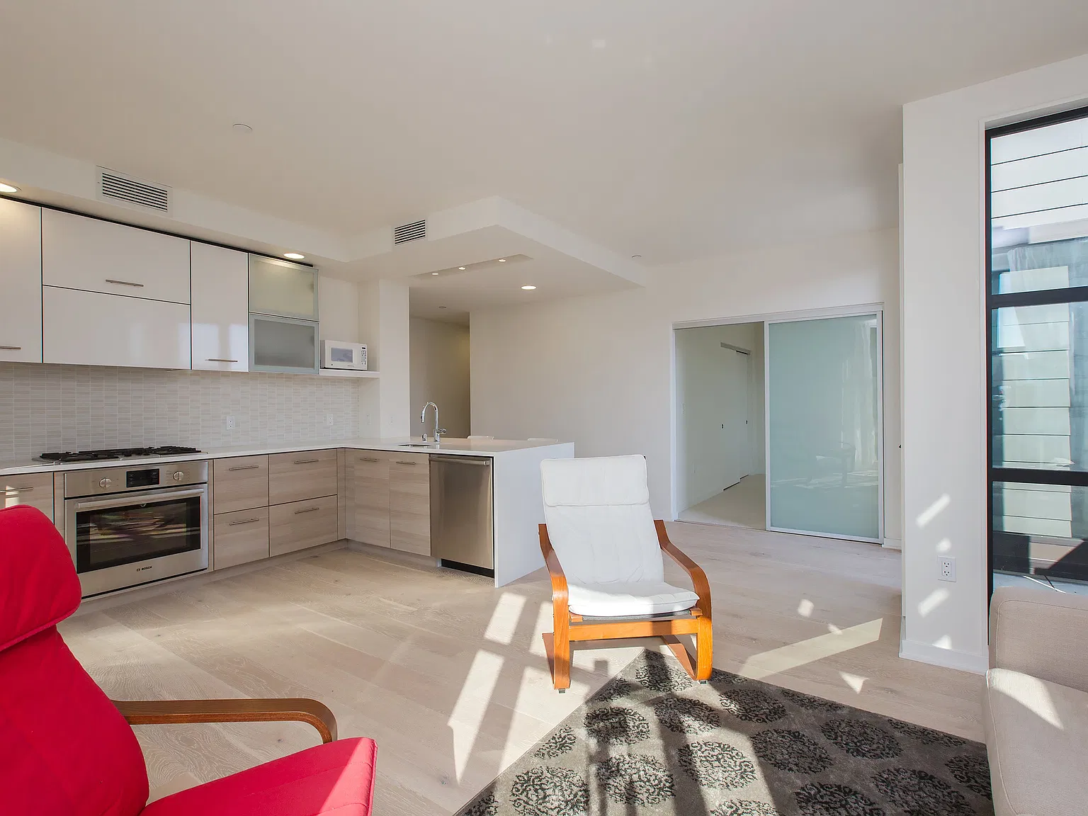 2 bed, 1012 sqft, $4,400 — Photo 3